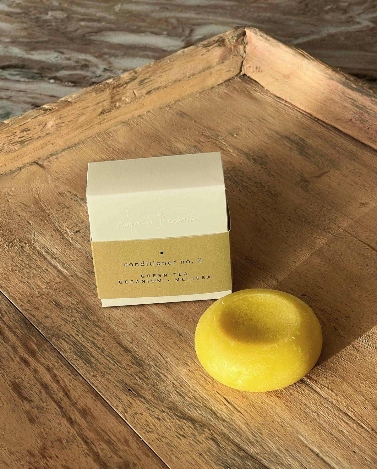 Après-shampooing solide n° 2 – Thé vert, géranium, mélisse