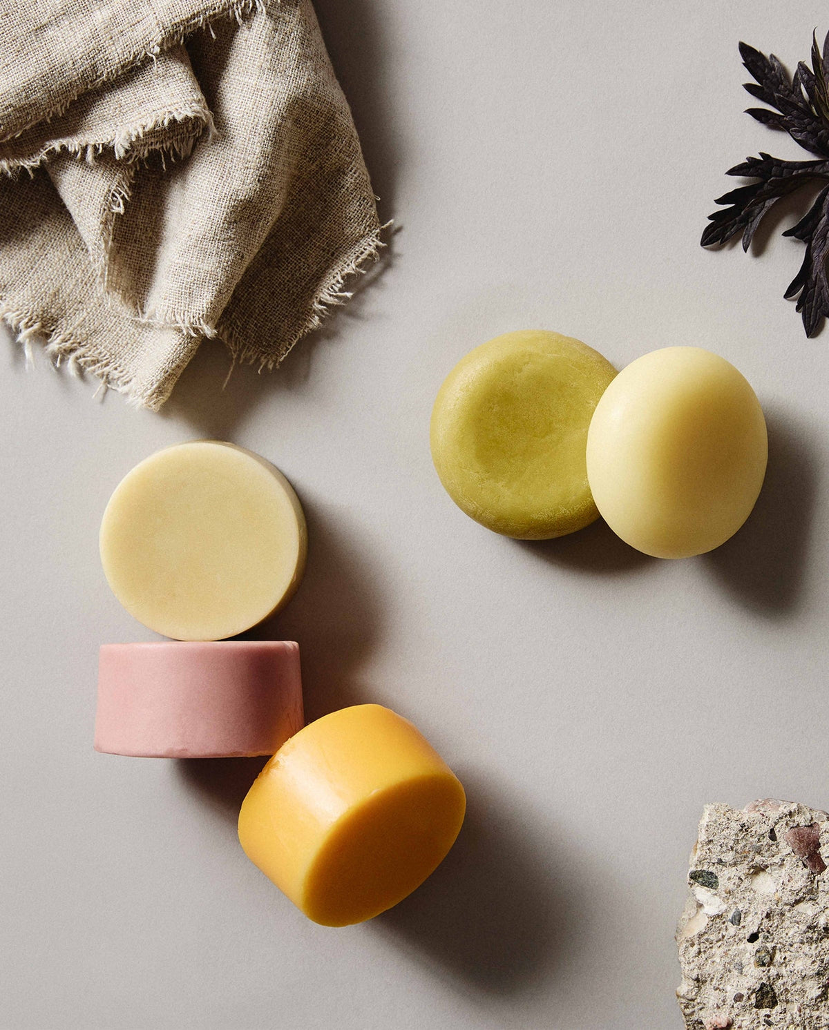Après-shampooing solide n° 2 – thé vert, géranium, mélisse