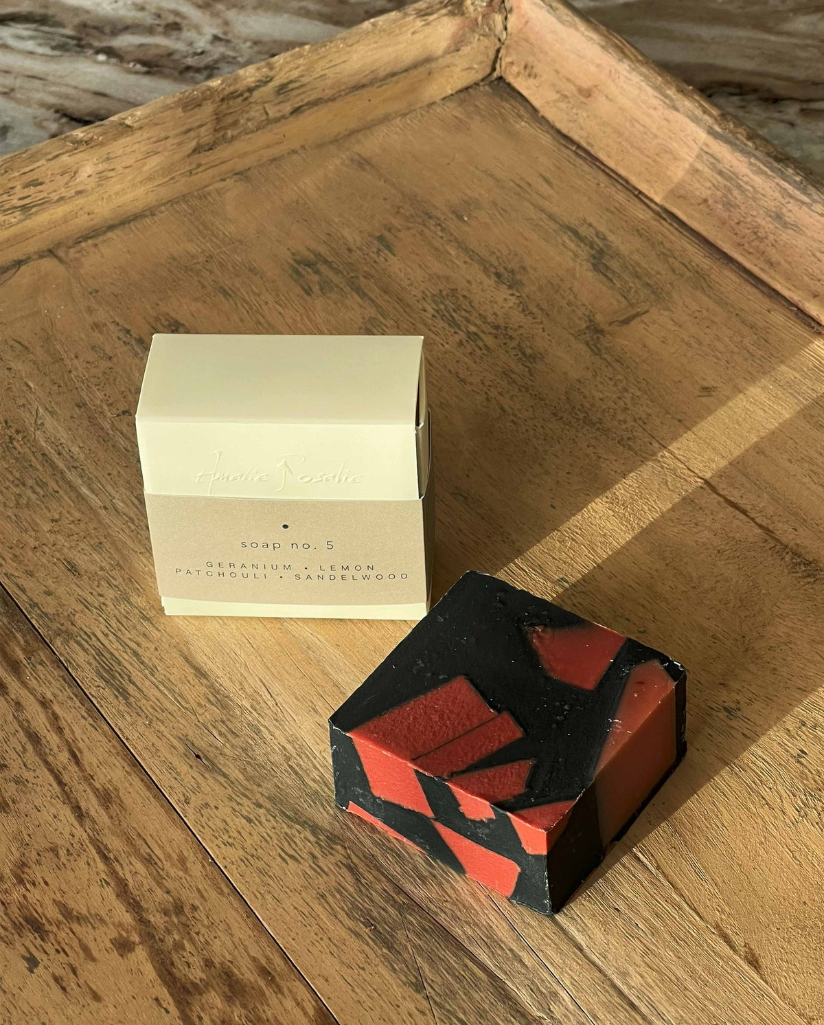 Savon n° 5 – géranium, citron, patchouli, santal