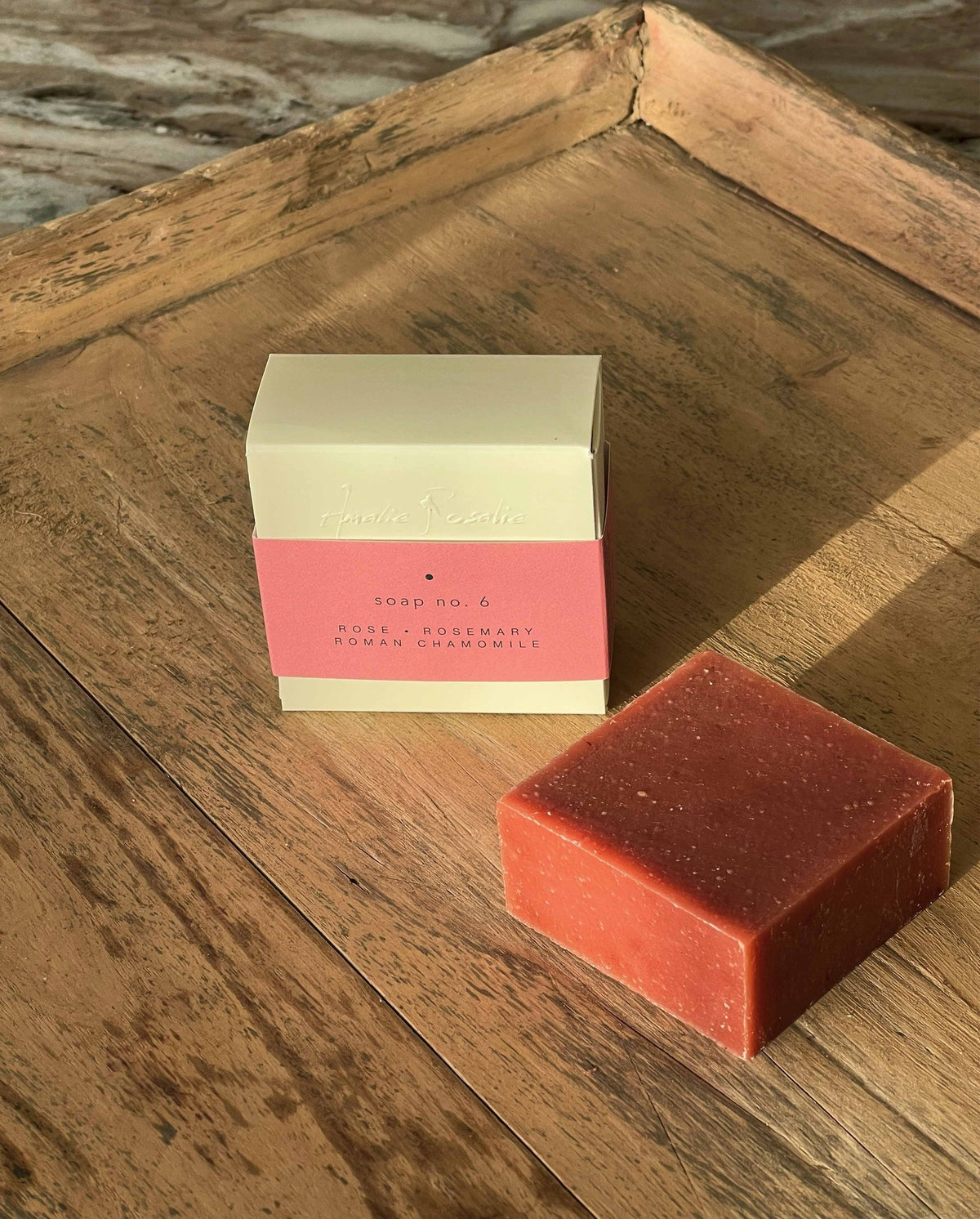 Savon n° 6 – rose, romarin, camomille romaine