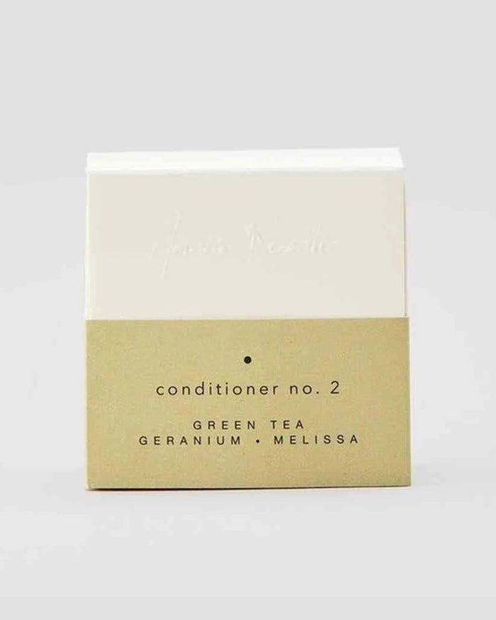 Après-shampooing solide n° 2 – thé vert, géranium, mélisse